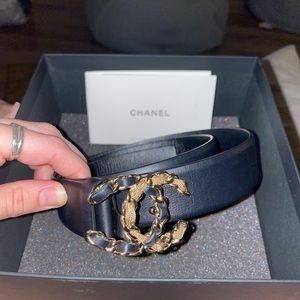 CHANEL BELT SIZE 80. Worn twice/ great condition. Comes with box